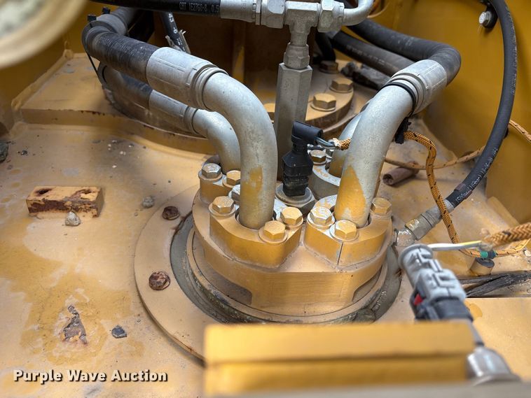 image for item EA7096 2018 Caterpillar 323 excavator