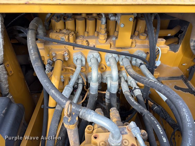 image for item EA7096 2018 Caterpillar 323 excavator