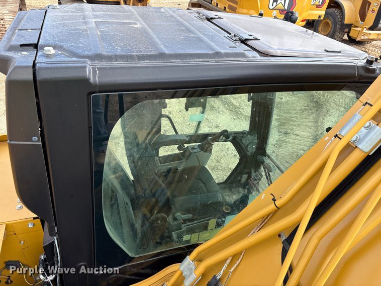 image for item EA7096 2018 Caterpillar 323 excavator