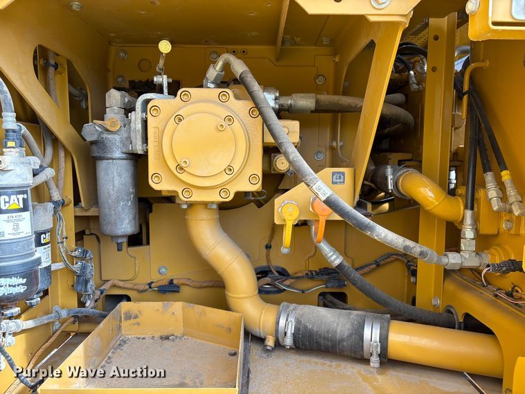 image for item EA7096 2018 Caterpillar 323 excavator