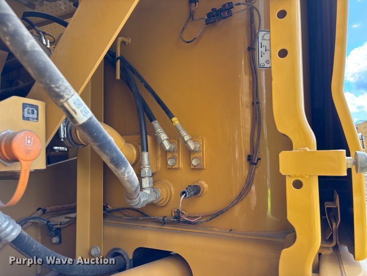 image for item EA7096 2018 Caterpillar 323 excavator