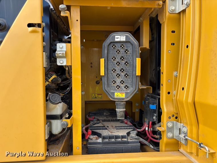 image for item EA7096 2018 Caterpillar 323 excavator