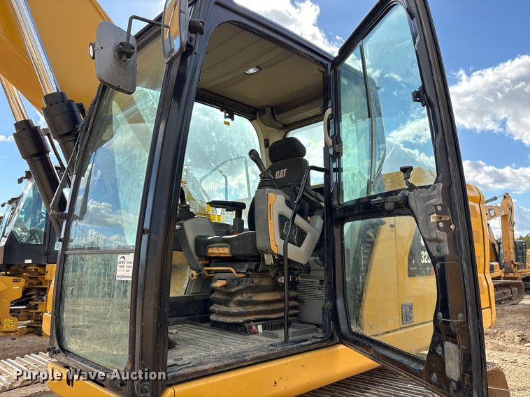 image for item EA7096 2018 Caterpillar 323 excavator