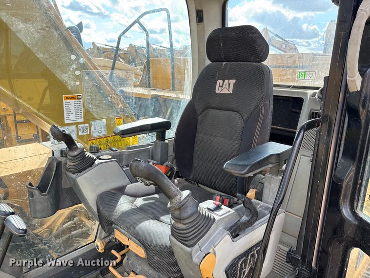 image for item EA7096 2018 Caterpillar 323 excavator