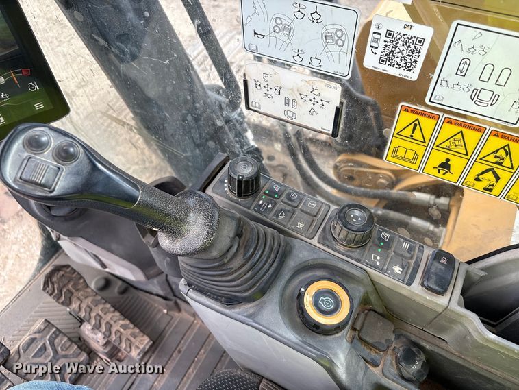 image for item EA7096 2018 Caterpillar 323 excavator