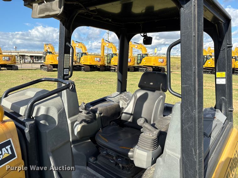 image for item EA7097 2018 Caterpillar D3K2 LGP dozer