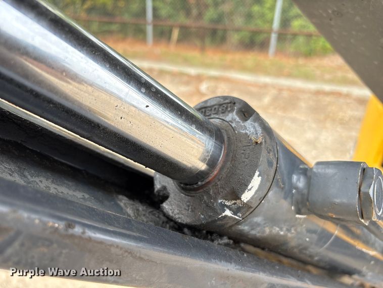 image for item EA7101 2018 John Deere 26G mini excavator