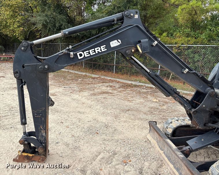 image for item EA7101 2018 John Deere 26G mini excavator