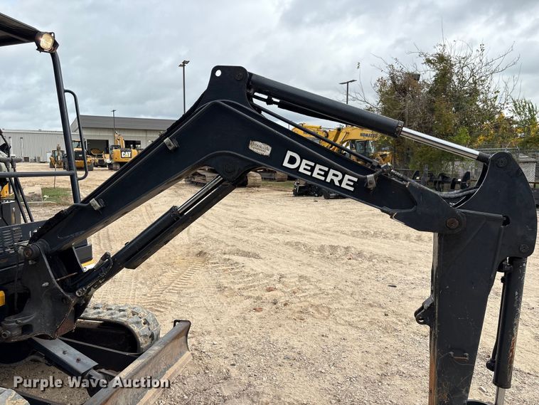 image for item EA7101 2018 John Deere 26G mini excavator