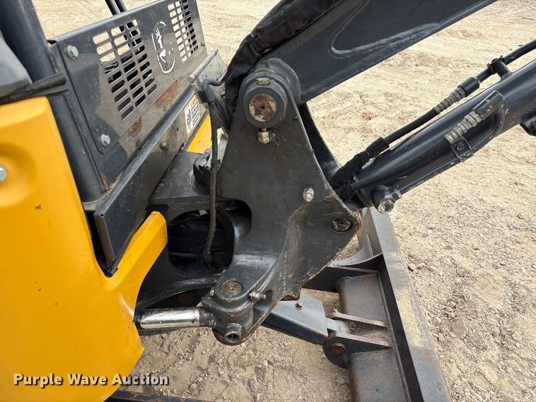 image for item EA7101 2018 John Deere 26G mini excavator