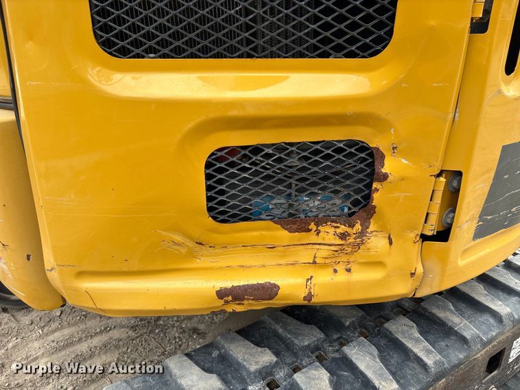 image for item EA7101 2018 John Deere 26G mini excavator