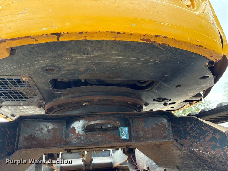 image for item EA7101 2018 John Deere 26G mini excavator