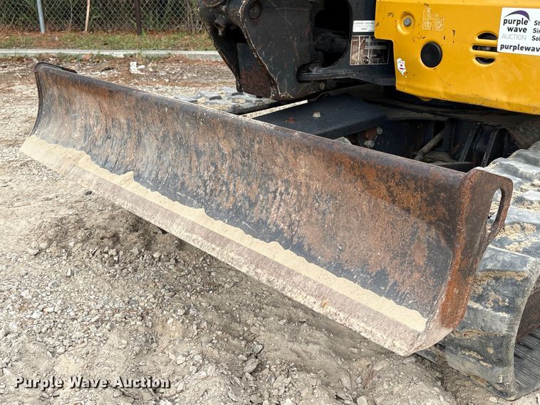 image for item EA7101 2018 John Deere 26G mini excavator