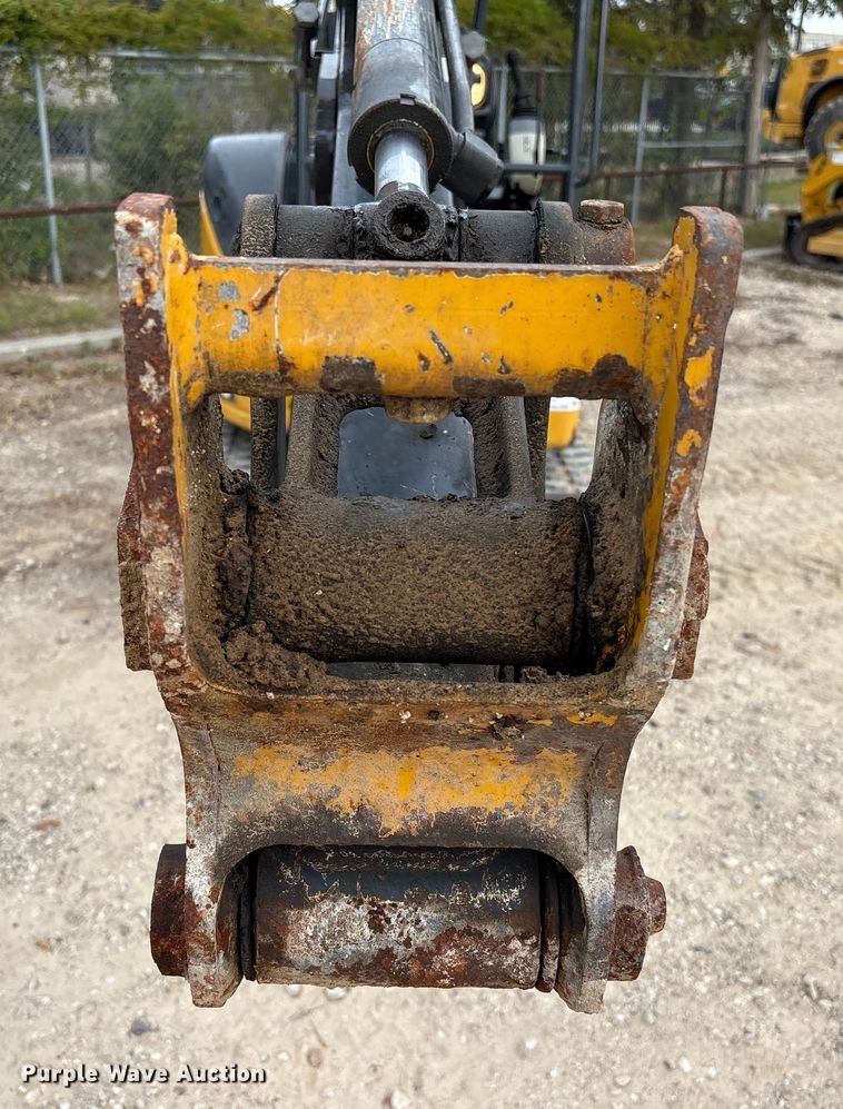 image for item EA7101 2018 John Deere 26G mini excavator