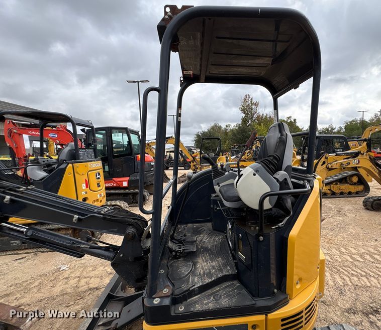 image for item EA7101 2018 John Deere 26G mini excavator