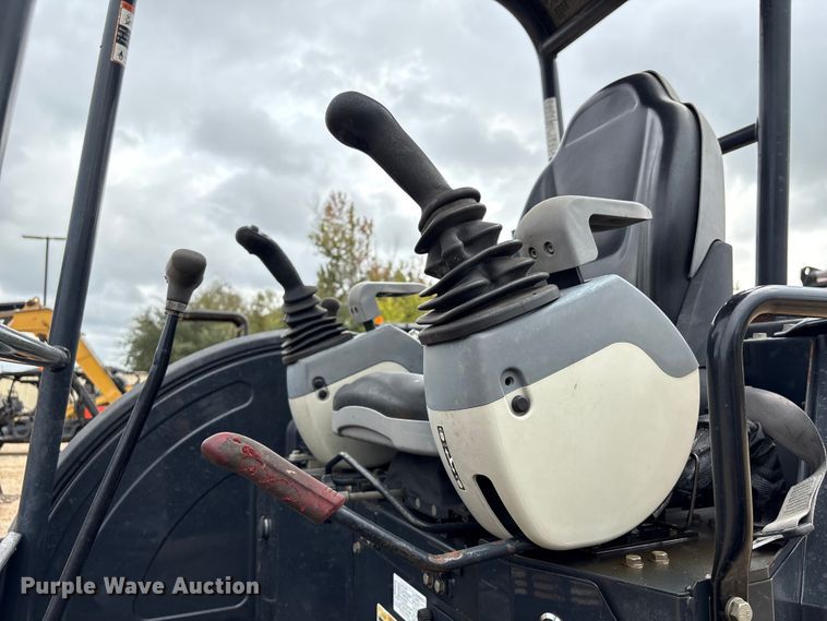 image for item EA7101 2018 John Deere 26G mini excavator