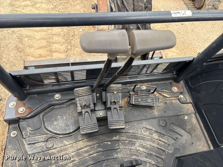 image for item EA7101 2018 John Deere 26G mini excavator