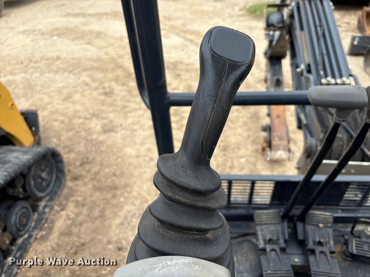 image for item EA7101 2018 John Deere 26G mini excavator