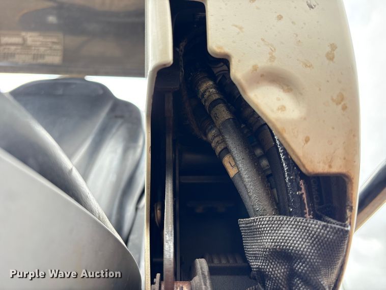 image for item EA7101 2018 John Deere 26G mini excavator