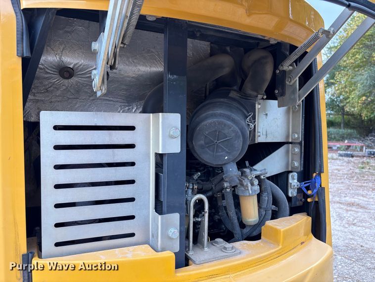 image for item EA7101 2018 John Deere 26G mini excavator