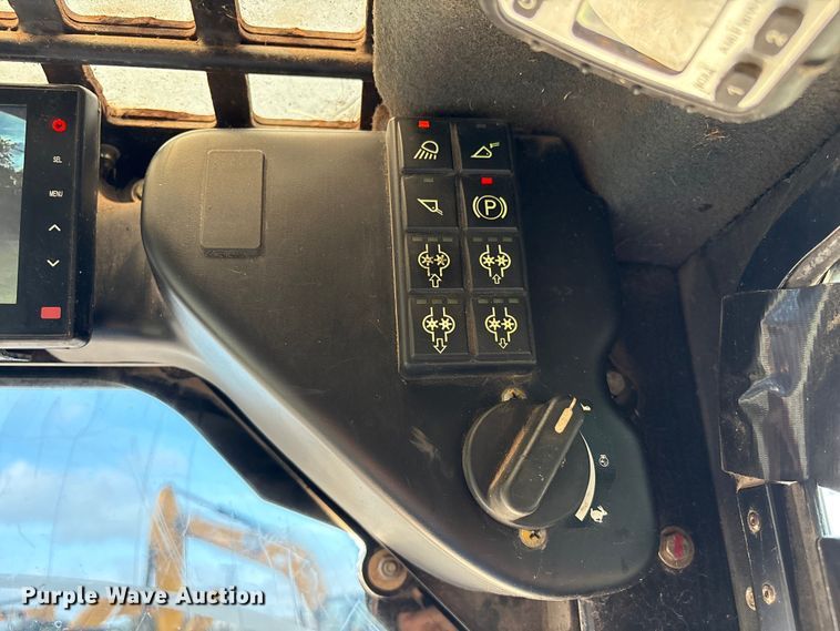 image for item EA7102 2018 ASV RT120F tracked skid steer loader