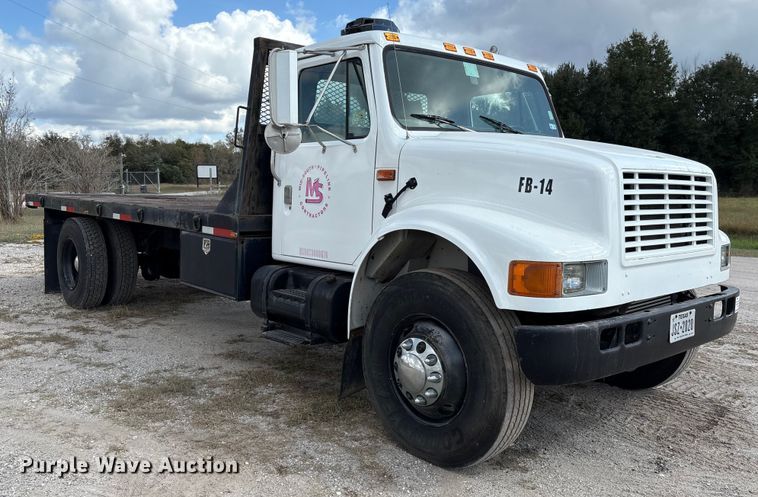 image for item EA7105 1992 International 4900 flatbed truck