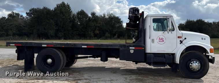 image for item EA7105 1992 International 4900 flatbed truck