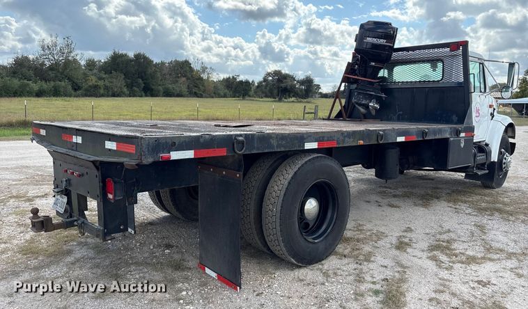 image for item EA7105 1992 International 4900 flatbed truck