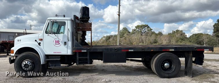 image for item EA7105 1992 International 4900 flatbed truck