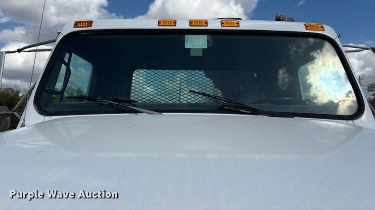 image for item EA7105 1992 International 4900 flatbed truck