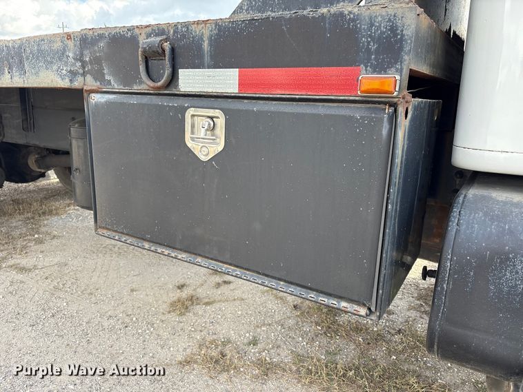 image for item EA7105 1992 International 4900 flatbed truck