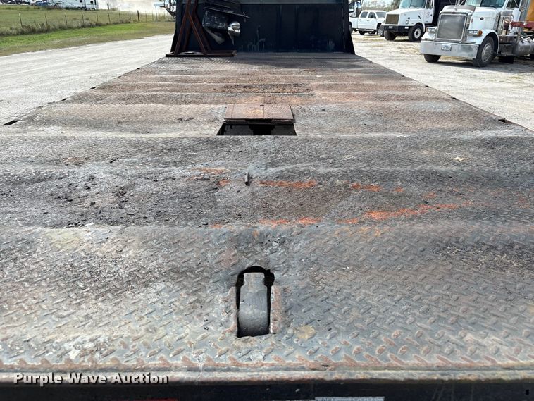 image for item EA7105 1992 International 4900 flatbed truck