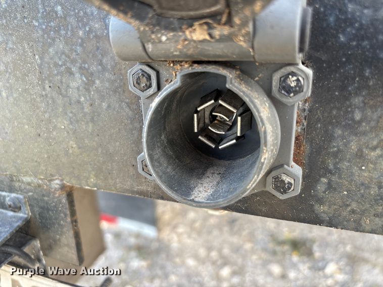 image for item EA7105 1992 International 4900 flatbed truck