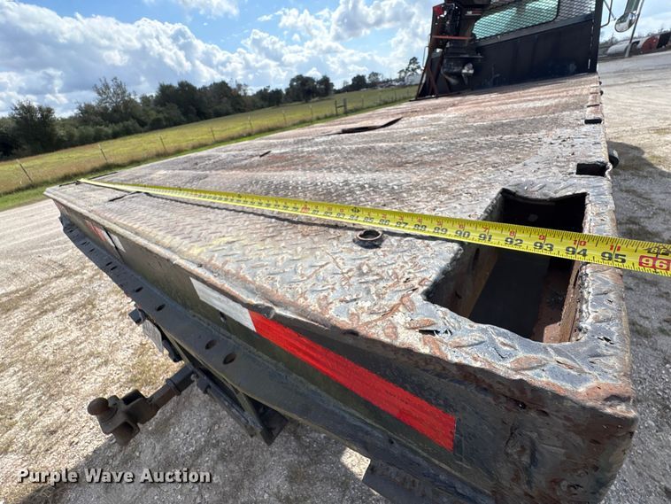 image for item EA7105 1992 International 4900 flatbed truck