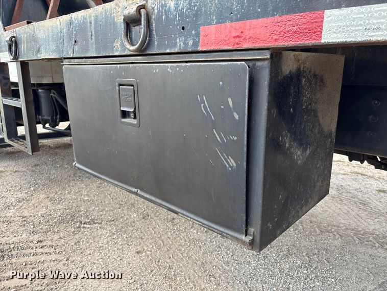 image for item EA7105 1992 International 4900 flatbed truck