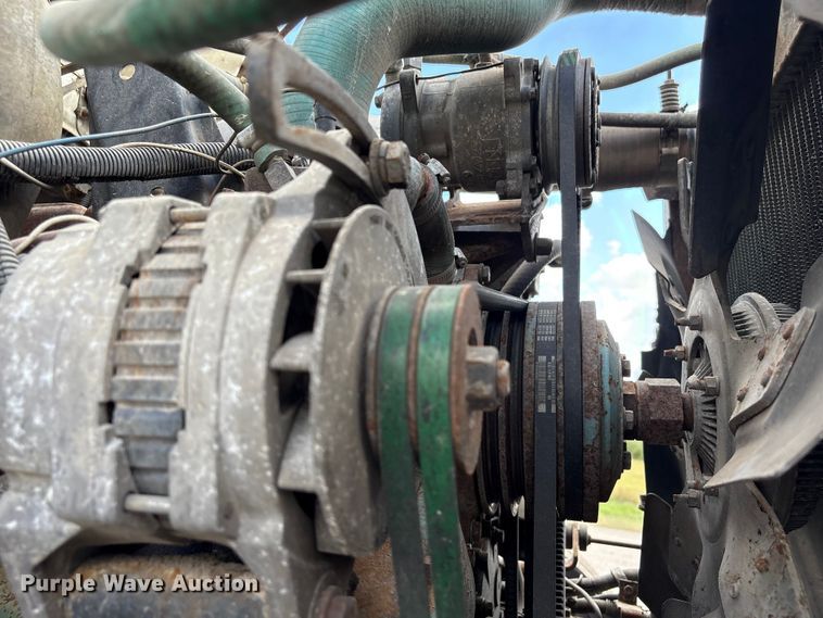 image for item EA7105 1992 International 4900 flatbed truck