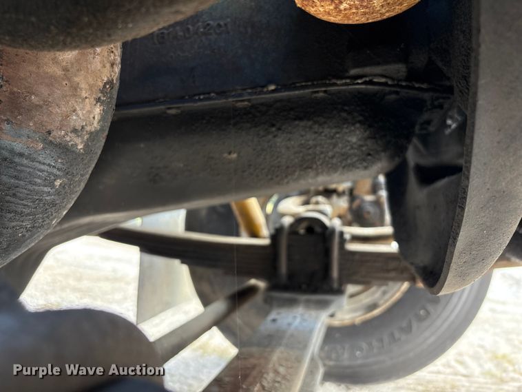 image for item EA7105 1992 International 4900 flatbed truck