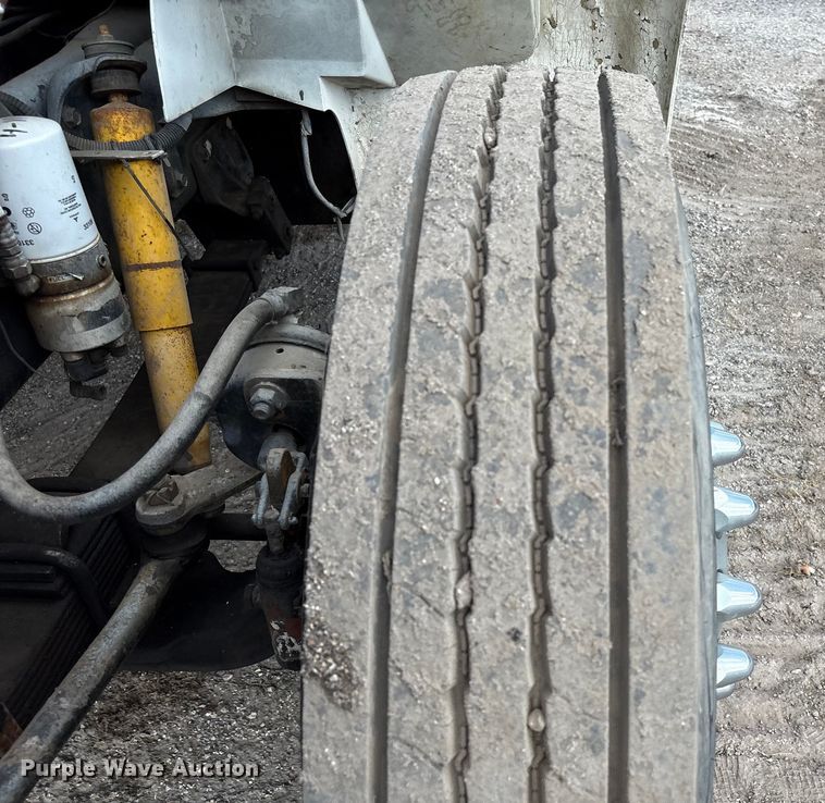 image for item EA7105 1992 International 4900 flatbed truck