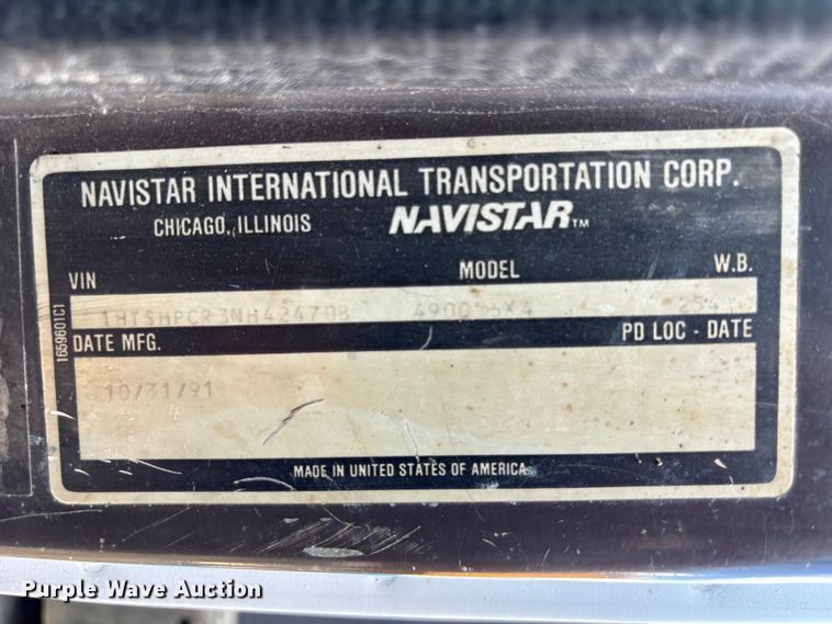 image for item EA7105 1992 International 4900 flatbed truck