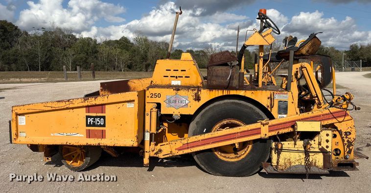 image for item EA7109 1997 Blaw-Knox PF-150 paver