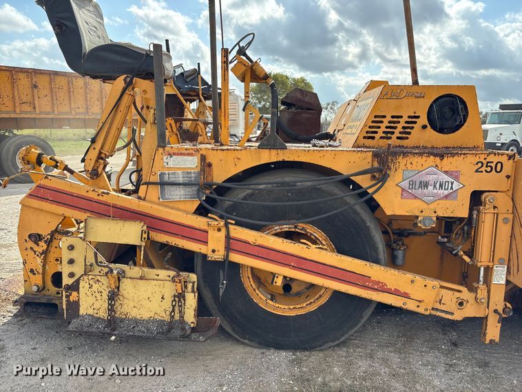 image for item EA7109 1997 Blaw-Knox PF-150 paver