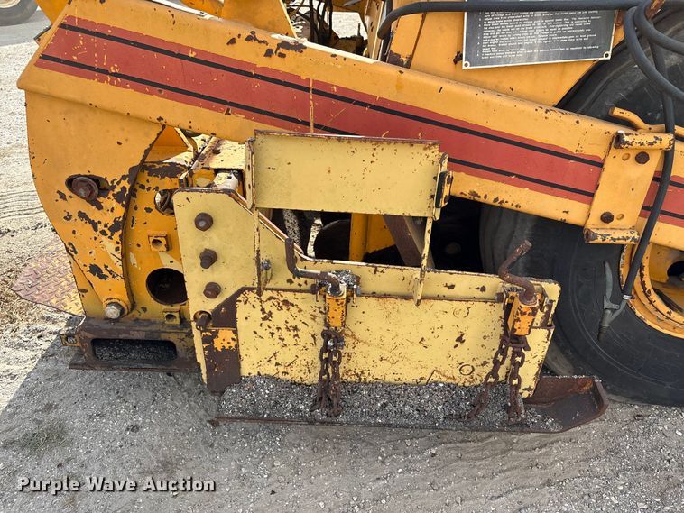 image for item EA7109 1997 Blaw-Knox PF-150 paver