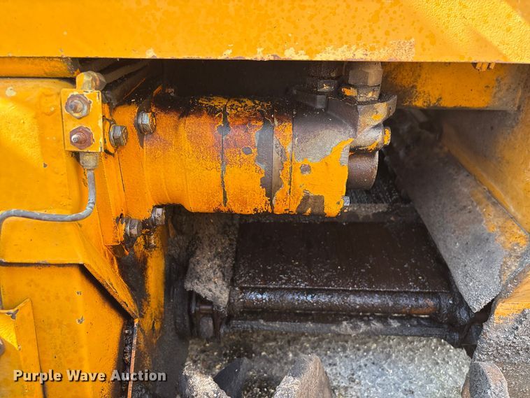 image for item EA7109 1997 Blaw-Knox PF-150 paver