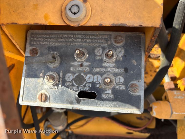 image for item EA7109 1997 Blaw-Knox PF-150 paver