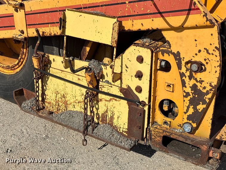 image for item EA7109 1997 Blaw-Knox PF-150 paver