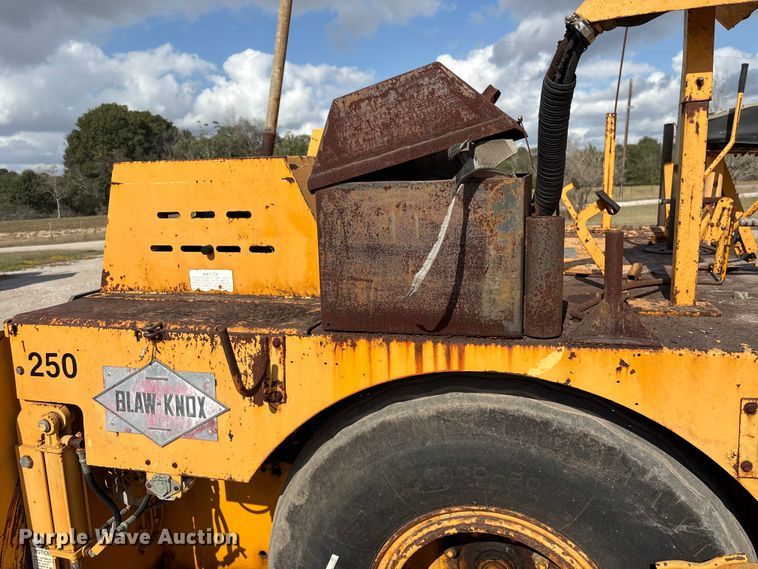 image for item EA7109 1997 Blaw-Knox PF-150 paver