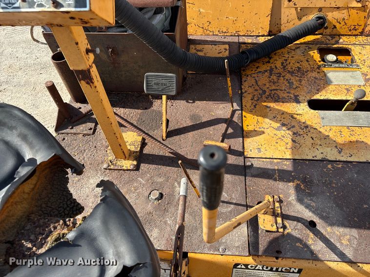 image for item EA7109 1997 Blaw-Knox PF-150 paver