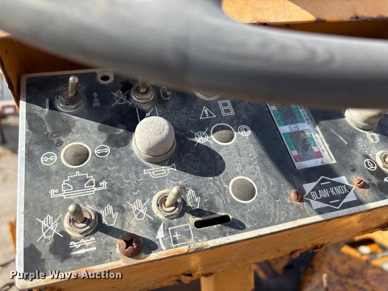 image for item EA7109 1997 Blaw-Knox PF-150 paver