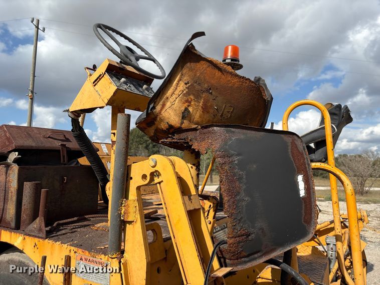 image for item EA7109 1997 Blaw-Knox PF-150 paver