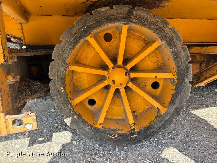 image for item EA7109 1997 Blaw-Knox PF-150 paver